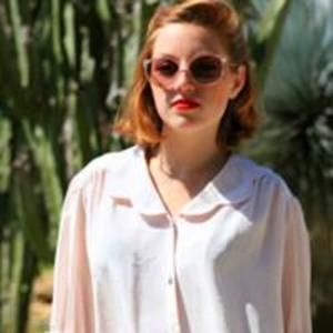 Meet your Posher, Olivia